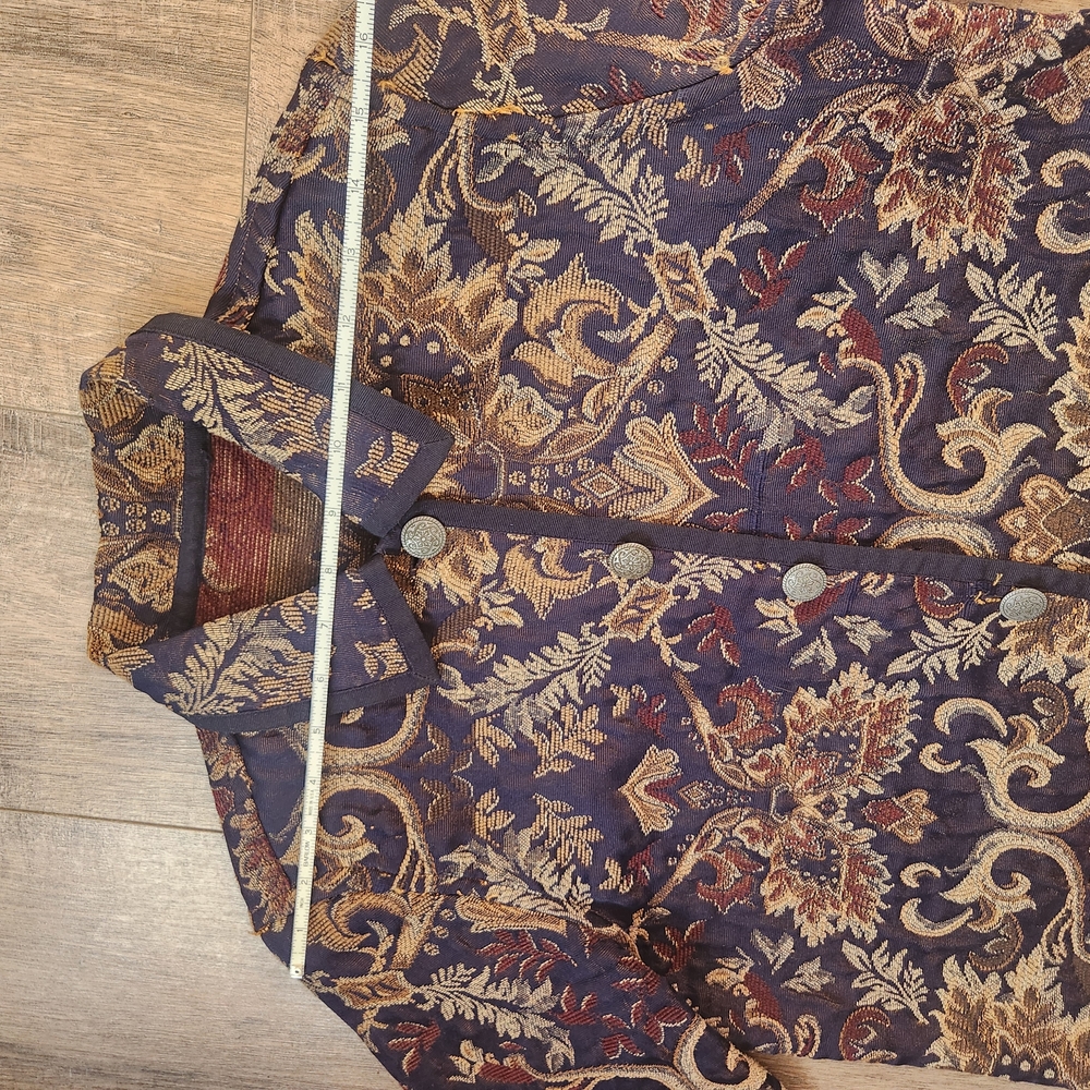 Elegant Floral Patterned Jacket - image 2